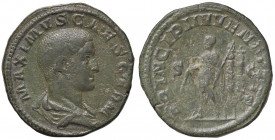 ROMANE IMPERIALI - Massimo Cesare (235-238) - Sesterzio - Busto drappeggiato a d. /R L'Imperatore stante a s. con bacchetta e lancia; dietro, due inse...
