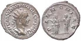 ROMANE IMPERIALI - Traiano Decio (249-251) - Antoniniano - Busto radiato e corazzato a d. /R Le Pannonie velate, stanti ognuna con un'insegna militare...