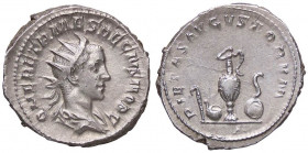 ROMANE IMPERIALI - Erennio Etrusco (251) - Antoniniano - Busto radiato e drappeggiato a d. /R Strumenti sacrificali C. 14; RIC 143 (AG g. 5,23)
 
qS...