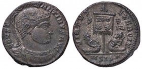 ROMANE IMPERIALI - Costantino I (306-337) - AE 3 (Siscia) - Busto elmato e corazzato a d. /R Stendardo tra due prigionieri RIC 127 (AE g. 2,89)
 
SP...