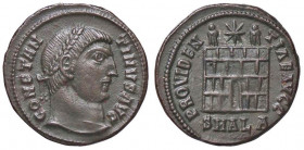 ROMANE IMPERIALI - Costantino I (306-337) - Follis ridotto (Alessandria) - Testa laureata a d. /R Porta da campo sormontata da due torri e una da una ...