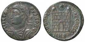 ROMANE IMPERIALI - Crispo (317-326) - Follis ridotto - Busto laureato e corazzato a s. /R Porta da campo senza battenti sormontata da due torri ed una...