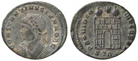 ROMANE IMPERIALI - Costantino II (337-340) - Follis ridotto - Busto laureato e corazzato a s. /R Porta da campo sormontata da due torri e una da una s...