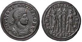 ROMANE IMPERIALI - Costanzo II (337-361) - Follis ridotto (Siscia) - Busto diademato e corazzato a d. /R Due soldati affrontati con lancia, ognuno con...