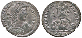 ROMANE IMPERIALI - Costanzo II (337-361) - Maiorina (Tessalonica) - Busto diademato e corazzato a d. /R Legionario verso s. colpisce un nemico caduto ...