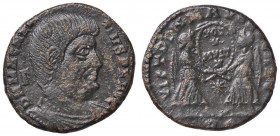 ROMANE IMPERIALI - Magnenzio (350-353) - Maiorina - Busto corazzato a d. /R Due Vittorie affrontate sorreggono uno scudo (AE g. 4,74)
 
BB+