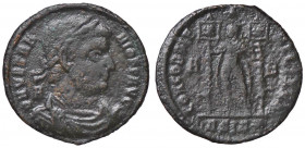 ROMANE IMPERIALI - Vetranio (350) - Maiorina (Siscia) - Busto diademato e drappeggiato a d. /R Vetranio in abiti militari stante a s. con due stendard...