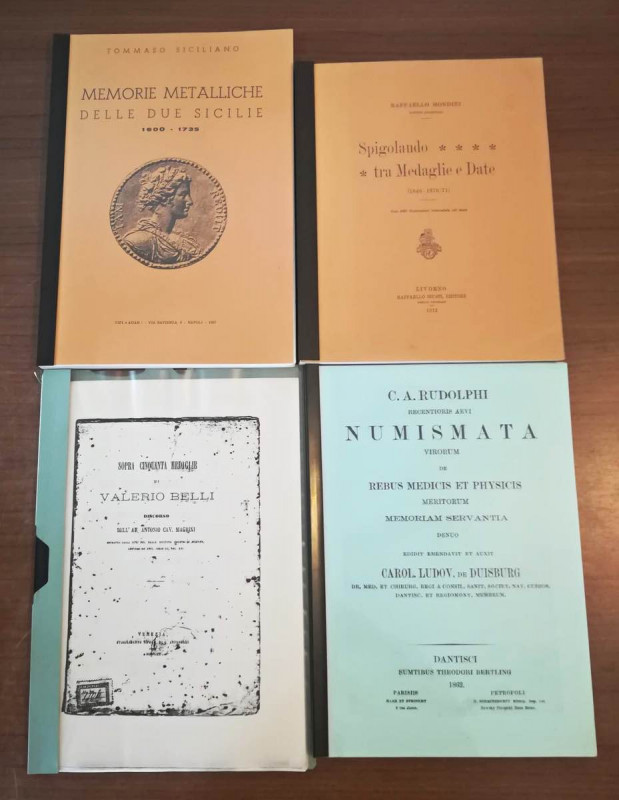 BIBLIOGRAFIA NUMISMATICA - LIBRI Insieme di 4 cataloghi/opuscoli sulla medaglist...