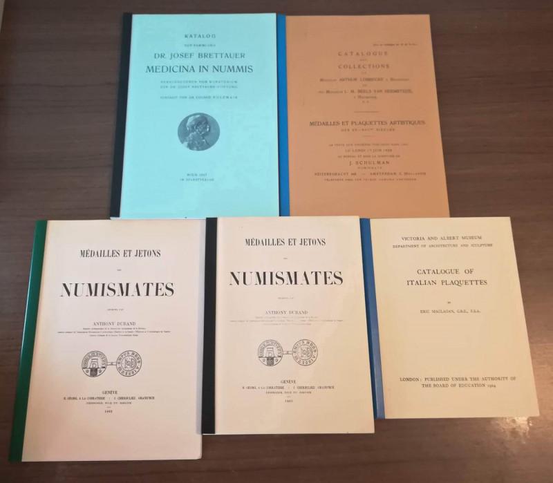 BIBLIOGRAFIA NUMISMATICA - LIBRI Insieme di 5 cataloghi/opuscoli esteri sulla me...