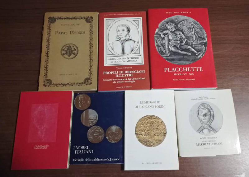 BIBLIOGRAFIA NUMISMATICA - LIBRI Insieme di 5 libretti sulla medaglistica
 
Bu...