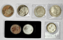 MONEDAS EXTRANJERAS. Lote de 7 piezas: 4 monedas de plata (3 de medio duro y una de duro) y 3 medallas tamaño duro. MBC/SC.