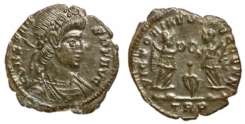 Constans, 337 - 350 AD
AE Follis, Treveri Mint, 17mm, 1.10 grams
Obverse: CONS...