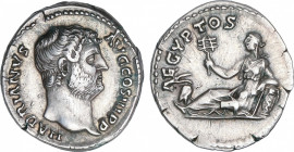 Hadrianus (117-138 AD)
Denario. Acuñada el 134-138 d.C. ADRIANO. Anv.: HADRIANVS AVG. COS III P. P. Cabeza descubierta de Adriano a derecha. Rev.: AE...