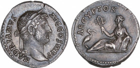 Hadrianus (117-138 AD)
Denario. Acuñada el 134-138 d.C. ADRIANO. Anv.: HADRIANVS AVG. COS III P. P. Cabeza laureada de Adriano a derecha. Rev.: AEGYP...