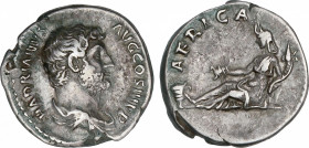 Hadrianus (117-138 AD)
Denario. Acuñada el 134-138 d.C. ADRIANO. Anv.: HADRIANVS AVG. COS III P. P. Cabeza drapeada de Adriano a derecha. Rev.: AFRIC...