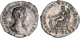 Hadrianus (117-138 AD)
Denario. Acuñada el 117 d.C. ADRIANO. Anv.: IMP. CAES. TRAIAN. HADRIANO. AVG. DIVI. TRA. Busto drapeado, acorazado y laureado ...