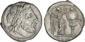 Republic
Victoriato. 211 a.C. ANÓNIMA. Anv.: Cabeza laureada de Júpiter a derecha. Rev.: Victoria en pie a derecha, coronando trofeo. En exergo: ROMA...
