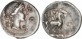 Republic
Denario. 114-113 a.C. AEMILIA. Man. Aemilius Lepidus. SUR de ITALIA. Anv.: Cabeza laureada de Roma a derecha, detrás *, delante ROMA (MA ent...