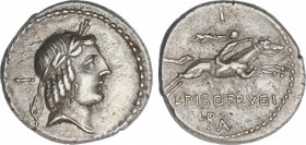 Republic
Denario. 90-89 a.C. CALPURNIA. L. Calpurnius Piso Frugi. Anv.: Cabeza de Apolo a derecha, detrás I. Rev.: Jinete galopando a derecha, encima...