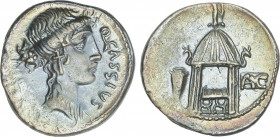 Republic
Denario. 55 a.C. CASSIA. Q. Cassius Longinus. Anv.: Cabeza de la Libertad a derecha. Q. CASSIVS (LIBERT). Rev.: Silla curul bajo templo de V...