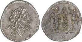 Republic
Quinario. 98 a.C. CLOULIA. T. Cloelius. Anv.: Cabeza laureada de Júpiter a derecha, detrás N. Rev.: Victoria en pie a derecha, coronando un ...