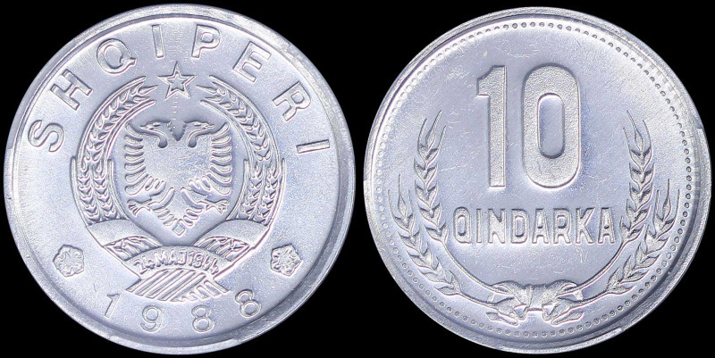 ALBANIA: 10 Qindarka (1988) in aluminum with national Arms and date below. Value...