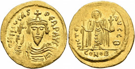 Phocas, 602-610. Solidus (Gold, 22 mm, 4.50 g, 7 h), Constantinopolis, 603-607. o N FOCAS PЄRP AVI Draped and cuirassed bust of Phocas facing, wearing...