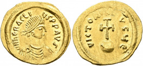 Heraclius, 610-641. Semissis (Gold, 19 mm, 2.16 g, 6 h), Constantinopolis, circa 610-613. d N hЄRACLIЧS P P AVS Diademed, draped and cuirassed bust of...