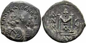 Heraclius, with Heraclius Constantine, 610-641. Follis (Bronze, 28 mm, 9.35 g, 1 h), Isaura, RY 7 = 616/7. ON hЄRACL CЄ hRA[...] Facing busts of Herac...