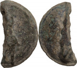 Greek Italy. Northern Apulia, Luceria. Halved AE Cast Quatrunx, c. 225-217 BC. Obv. Thunderbolt. Rev. Club; [four pellets in field]. HN Italy 671; Vec...
