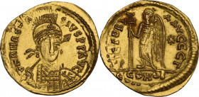 Anastasius I (491-518). AV Solidus, Constantinople mint, c. 492-507 AD. Obv. DN ANASTA-SIVS PP AVG. Helmeted and cuirassed bust facing slightly right,...