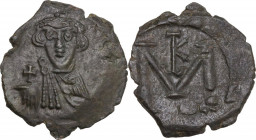 Constans II (641-668). AE Follis. Syracuse mint, 641-647 AD. Obv. Crowned, beardless bust facing, wearing chlamys and holding globus cruciger. Rev. La...