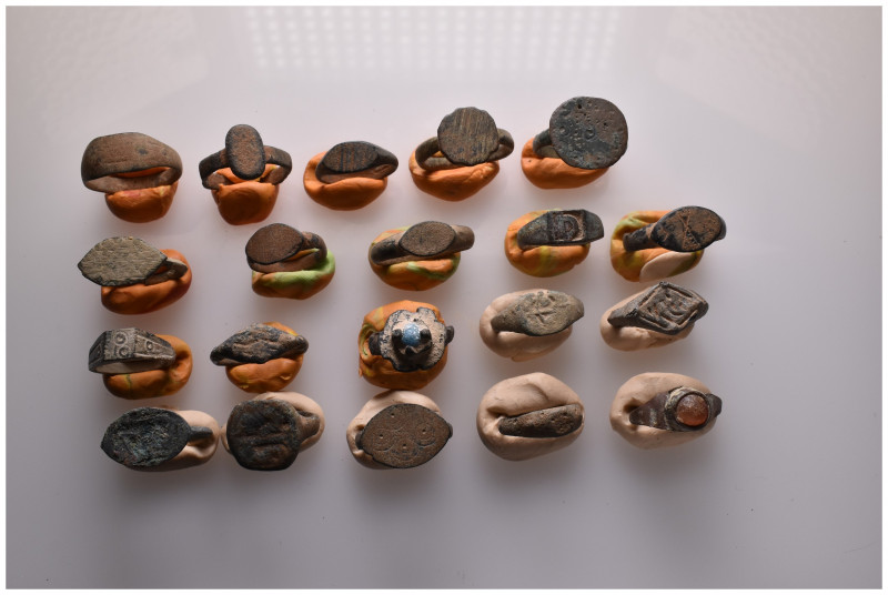 Lot of 20 different ancient rings