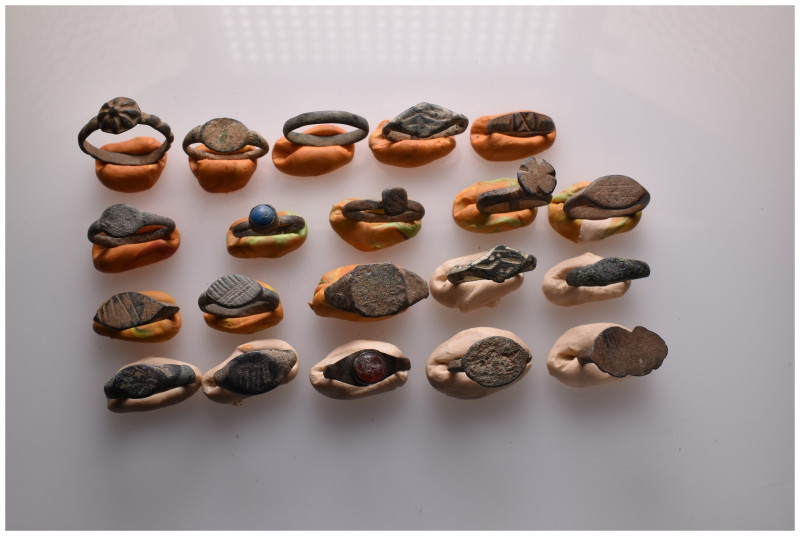 Lot of 20 different ancient rings