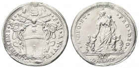 ROMA
Clemente XI (Gian Francesco Albani), 1700-1721.
Testone a. VIII.
Ag gr. 9,06
Dr. CLEMENS XI - P M AN VIII. Stemma oblungo sormontato da trire...