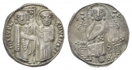 VENEZIA
Iacopo Tiepolo Doge XLIII, 1229-1249.
Grosso.
Ag gr. 2,17
Dr. IATEVPL DVX SMVENETI S. Marco consegna il vessillo al doge, entrambi stanti ...