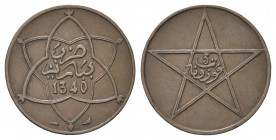 EGITTO
Yusef, 1912- 1927.
5 Mazunas 1922.
Æ gr. 5,11
Dr. Nome e data della zecca all'interno di una doppia stella trilobata.
Rv. Valore entro ste...