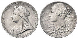 GRAN BRETAGNA
Regina Vittoria, 1837-1901.
Medaglia 1897 opus G. W. de Saulles per il Giubileo di diamante del Regno.
Ag gr. 9,67 mm. 21
Dr. VICTOR...