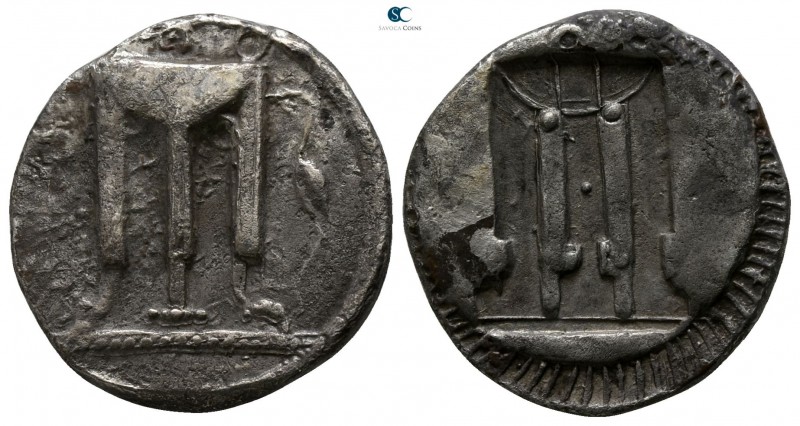 Bruttium. Kroton 480-430 BC. 
Didrachm AR

19mm., 7,62g.

Tripod, to right,...