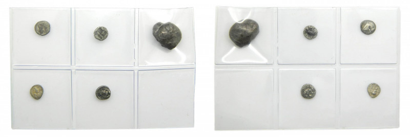 GRECIA ANTIGUA. Lote variado de 5 pequeñas monedas a identificar. Incluye un Tar...