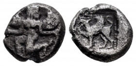 Caria. Kaunos. Hemidrachm. 490-370 BC. (SNG Keckman 812). Anv.: Winged female figure in kneeling-running stance left, head right. Rev.: Griffin standi...