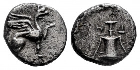 Ionia. Teos. Hemidrachm. 400-300 BC. Anv.: Griffin. Rev.: Kantharos. Ag. 1,53 g. Almost VF. Est...45,00. 

Spanish description: Ionia. Teos. Hemidra...