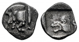 Mysia. Kyzikos. Obol. 450-400 BC. (Sng France-361). Anv.: Forepart of boar left, tunny upward to right. Rev.: Head of roaring lion left within incuse ...