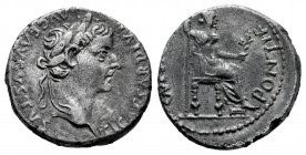 Tiberius. Denarius. 14-37 d.C. Lugdunum. (Ric-30). (Bmcre-48). (Seaby-16a). Anv.: TI CAESAR DIVI AVG F AVGVSTVS, laureate head right. Rev.: PONTIF MAX...