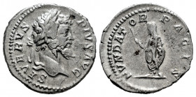 Septimius Severus. Denarius. 202-210 d.C. Rome. (Ric-265). (Rsc-205). Anv.: SEVERVS PIVS AVG, laureate head to right. Rev.: FVNDATOR PACIS, emperor, v...