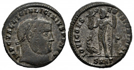 Licinius I. Follis. 313 d.C. Heraclea. (Ric-VI 73). Anv.: IMP C VAL LICIN LICINIVS P F AVG, laureate head to right. Rev.: IOVI CONSERVATORI AVGG, Jupi...