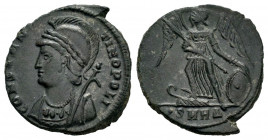 Constantinus I. Follis. 330-333 d.C. Heraclea. Commemorative series. (Ric-135). Anv.: CONSTANTINOPOLIS, laureate and helmeted bust of Constantinopolis...