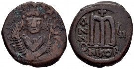Tiberius II Constantine. 40 Nummi. 578-582 d.C. Nicomedia. (Sear-441). Anv.: DN TIb CONs-TANT PP AY, facing bust of emperor, wearing consular robes, m...