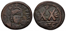 Heraclius. 1/2 follis. 610-641 d.C. Carthage. (Sear-874). Anv.: D N ERACLIO PP AV.Helmeted bust facing, holding globe cruciger. Rev.: Large XX between...