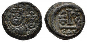 Heraclius, with Heraclius Constantine. Decanummium. Año 16 = 625/6 d.C. Catania. (Doc-257). (Mib-541). (SB-886). Anv.: Crowned, draped and cuirassed b...